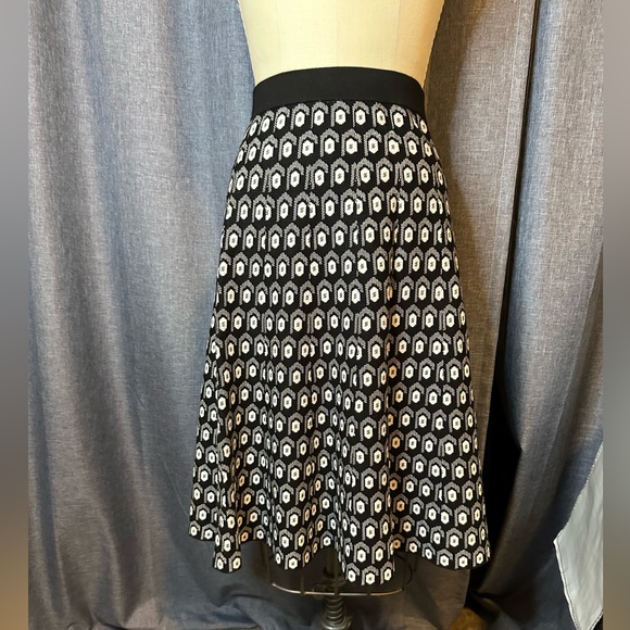 YAL Knit A-Line Skirt - Picture 2 of 8